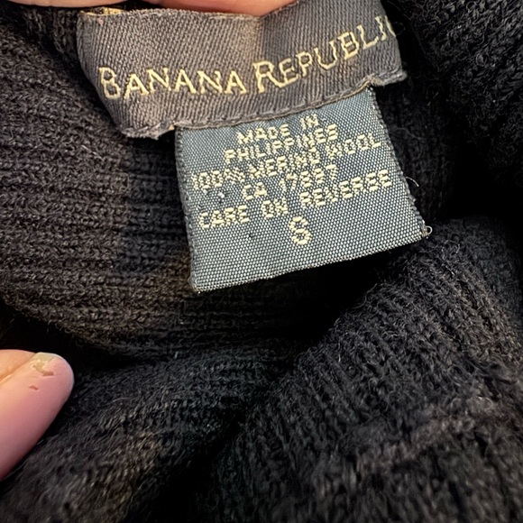 Banana Republic Black Turtleneck Sweater - Picture 6 of 6